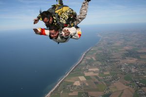 skydiving-721300_1920