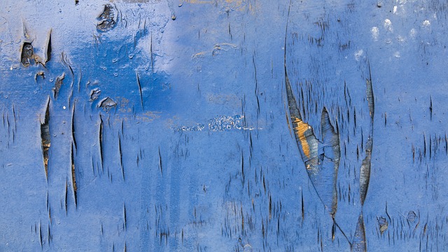 peinture bleue décapeée