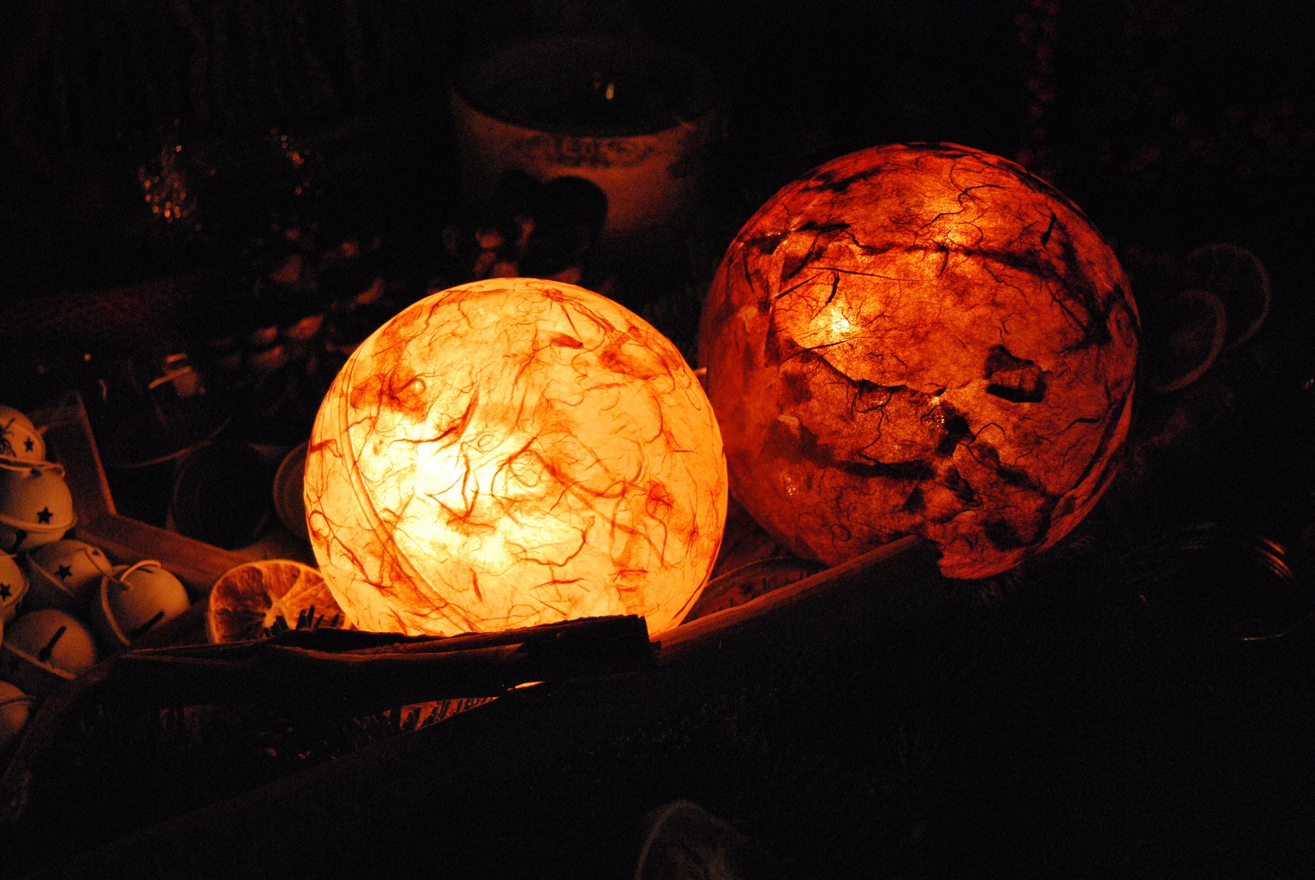 Boules décoratives de Noël faites maison